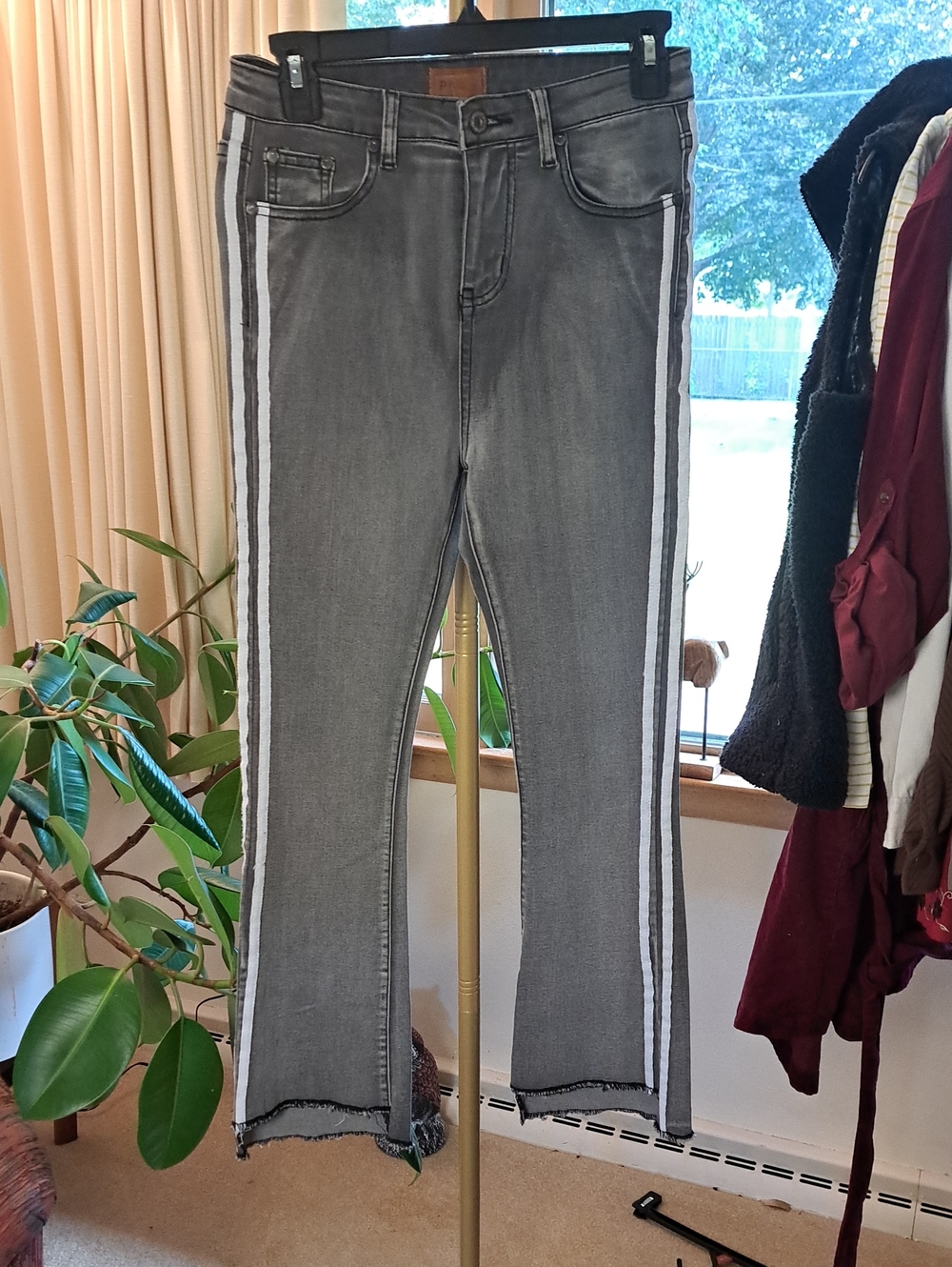 POL Women’s Gray Stripe-Trim Jeans Small Inseam 25" NWOT